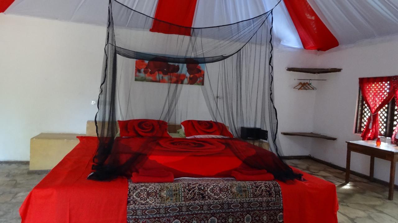 Gecko Nature Lodge Home Of Swahili Divers The Best Dive Center And Famous Gecko Restaurant Verani Eksteriør billede
